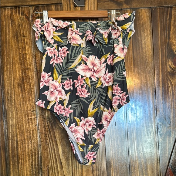 Floral Ruffle bathing suit - Picture 3 of 3